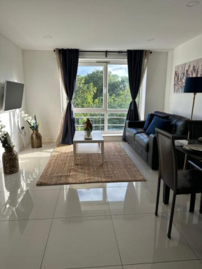 3 Bed Cozy Apartment - next to Leeds City Centre & University
